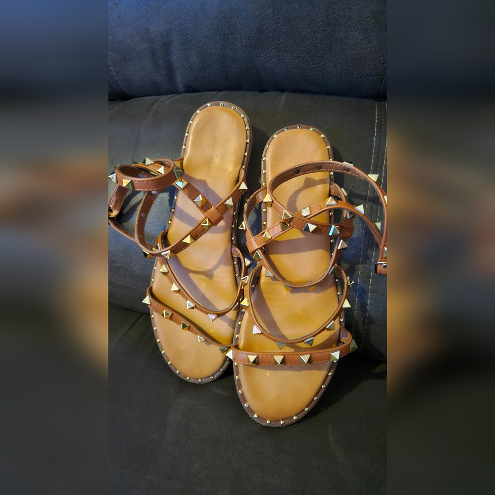 MADDEN GIRL Gold STUDDED Ankle Strap Twice Wrap Sz8 Womens